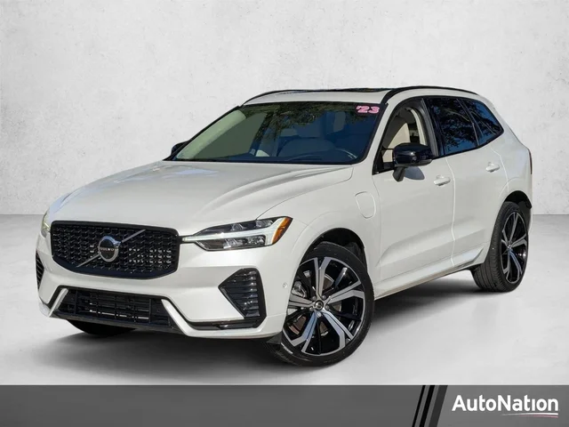 2023 Volvo XC60 Recharge Plug-In Hybrid Ultimate Dark Theme
