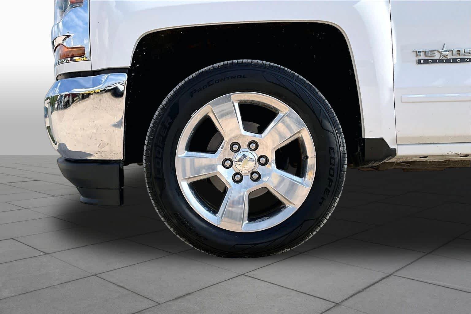 Used 2017 Summit White Chevrolet LT image 11