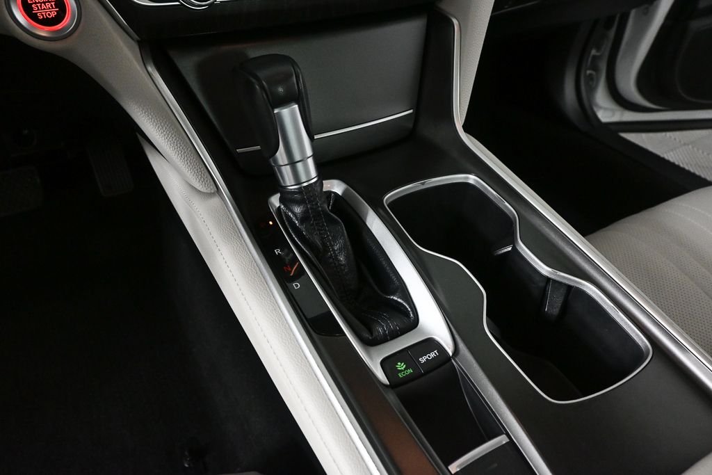 Used 2018  Honda Touring image 15
