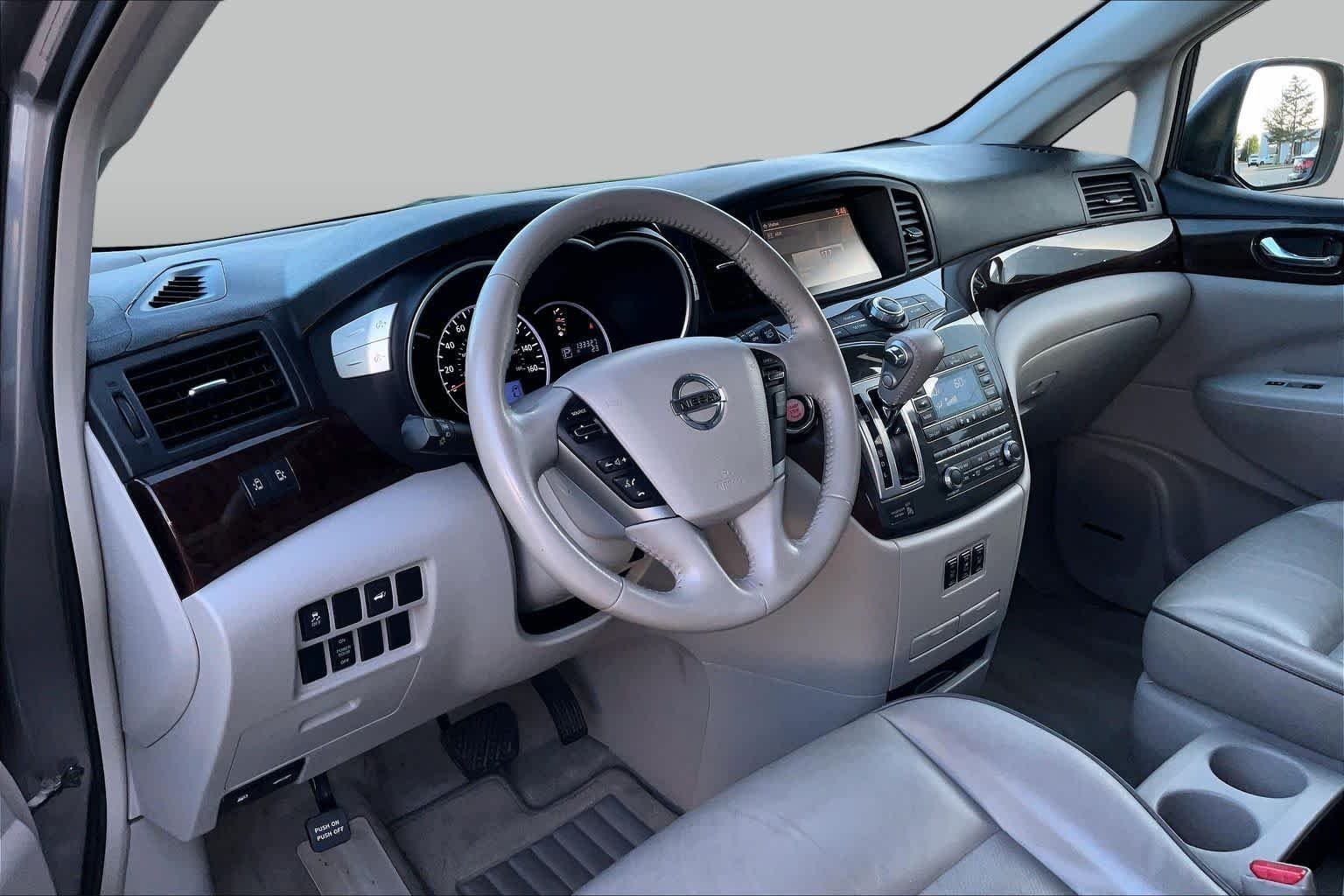 Used 2011 Platinum Graphite Nissan SL image 16