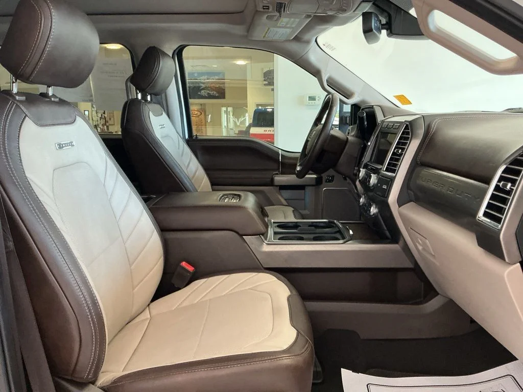 Used 2019 White Platinum Clearcoat Metallic Ford Limited image 29