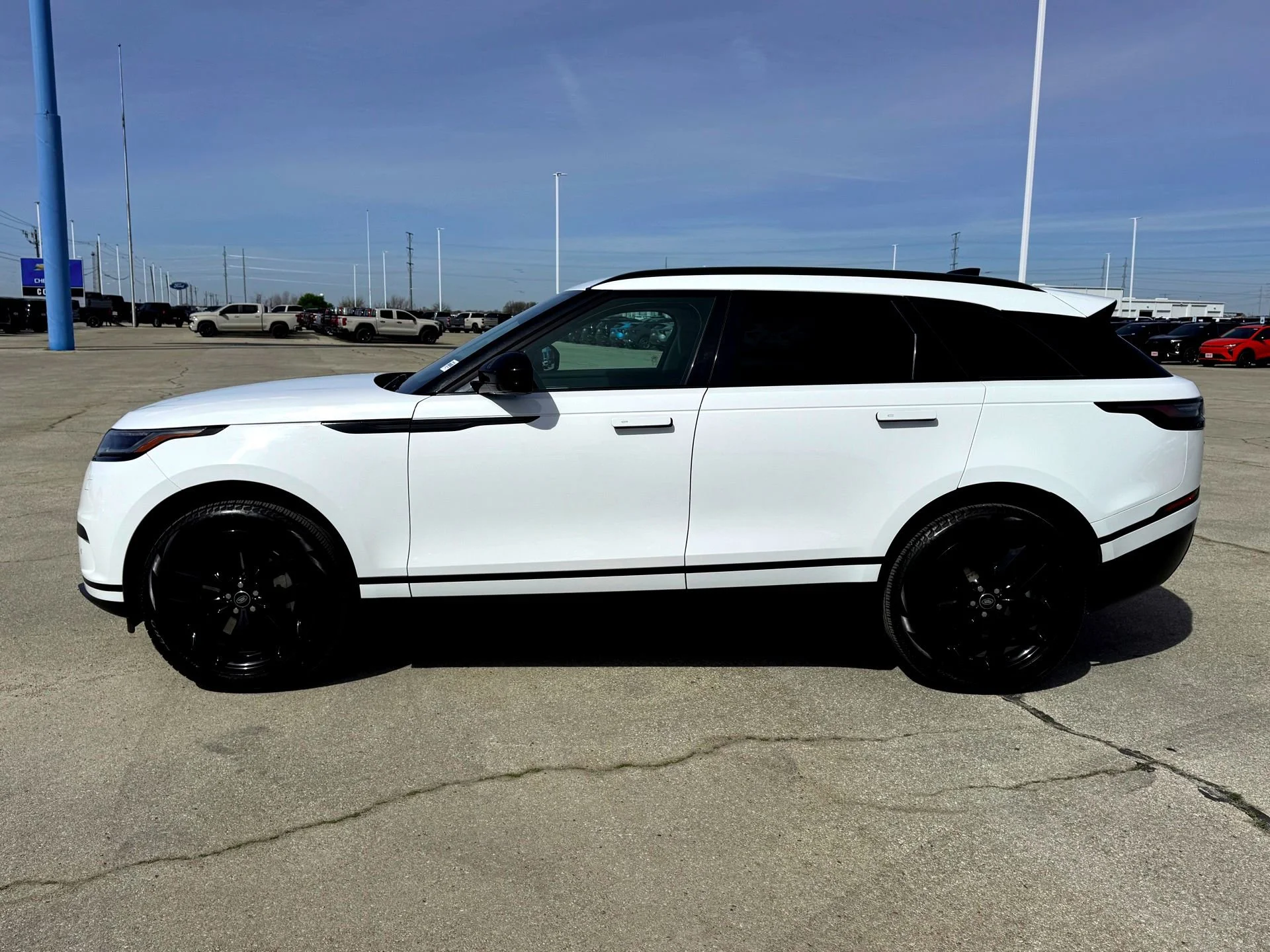 Used 2024  Land Rover S image 10