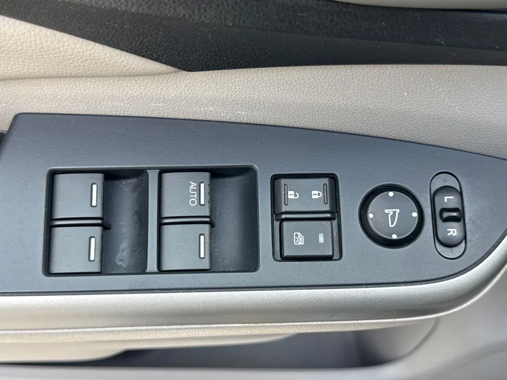 Used 2014 Twilight Blue Metallic Honda EX-L image 14