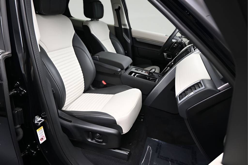 Certified Used 2025 Black Land Rover Dynamic SE image 10