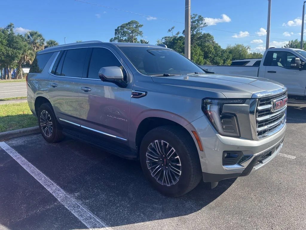 Used 2025 Silver GMC Elevation image 5