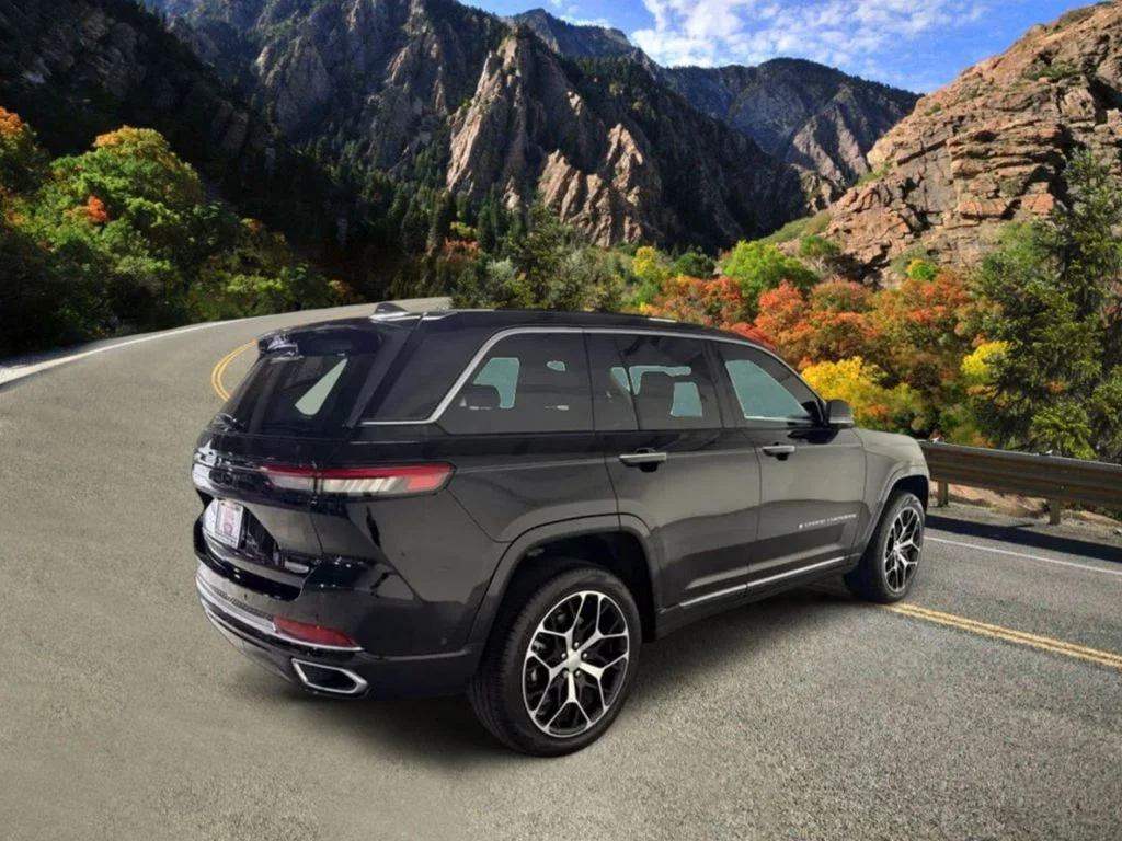 Used 2024 Black Jeep Summit Reserve 4xe image 6
