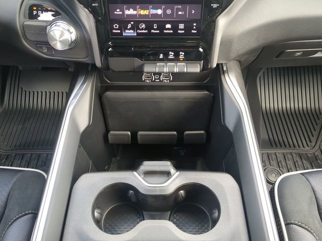 New 2026 Granite Crystal Metallic Clear-Coat Exterior Paint RAM Laramie image 21