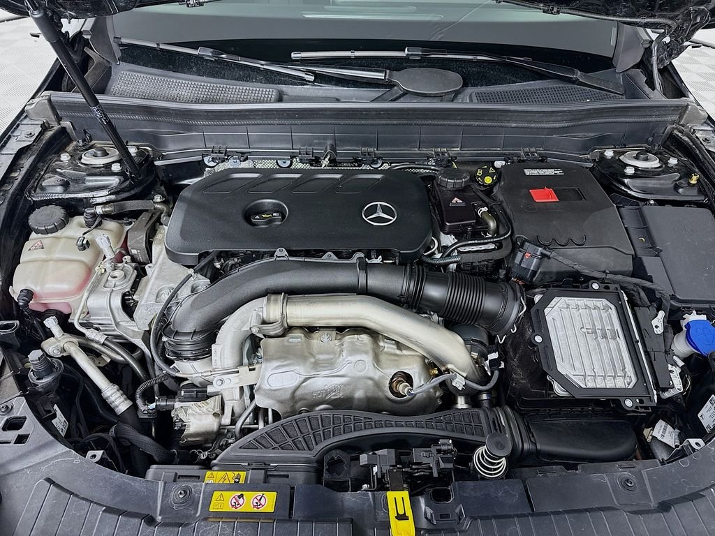 Used 2025 Black Mercedes-Benz GLB 250 image 28