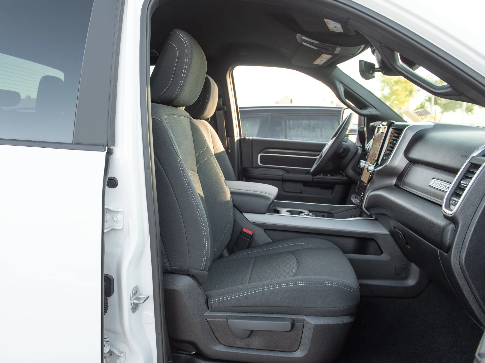 New 2026 White RAM Big Horn* Crew Cab 4x4, Heated Seats/Wheel, Sport Appearance Pkg, 8