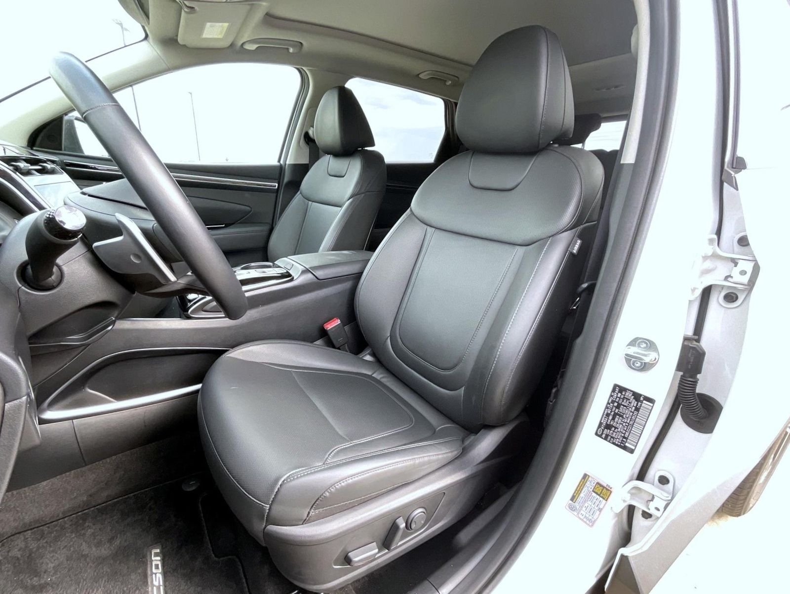 Used 2024 White Hyundai SEL Convenience image 10