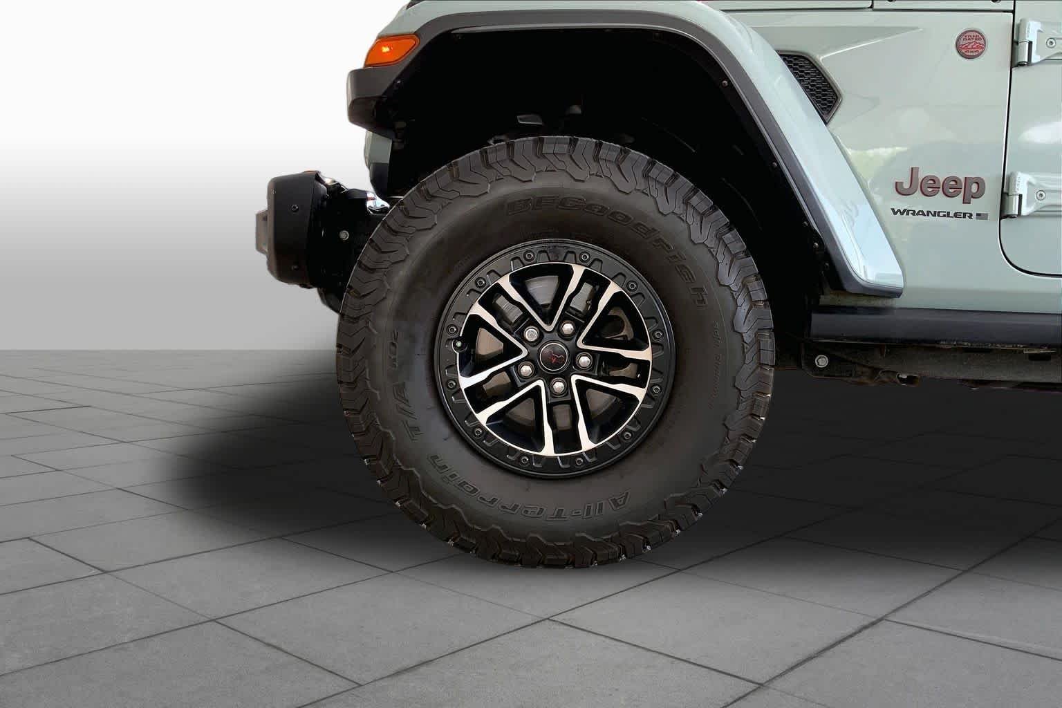 Used 2024 Earl Clearcoat Jeep Rubicon X image 11