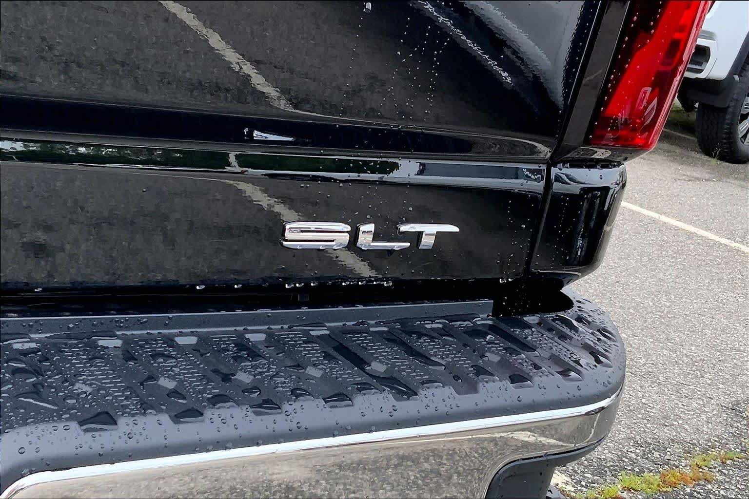 New 2026 Onyx Black GMC SLT image 15