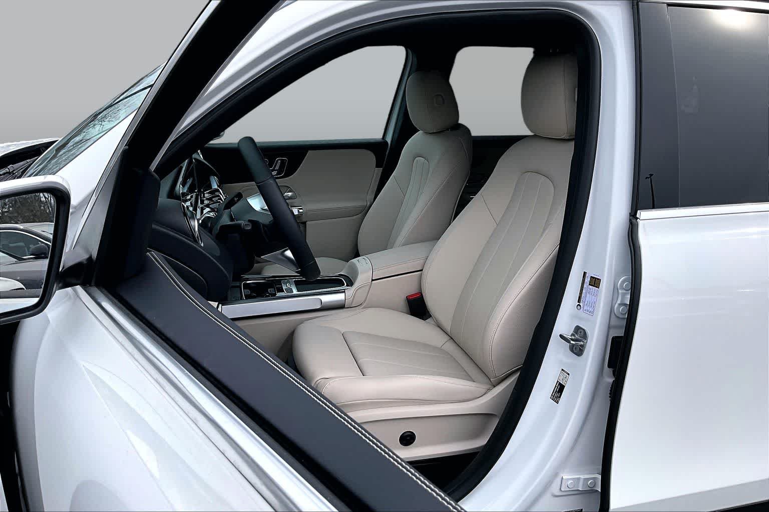 New 2026 Polar White Mercedes-Benz GLB 250 image 13