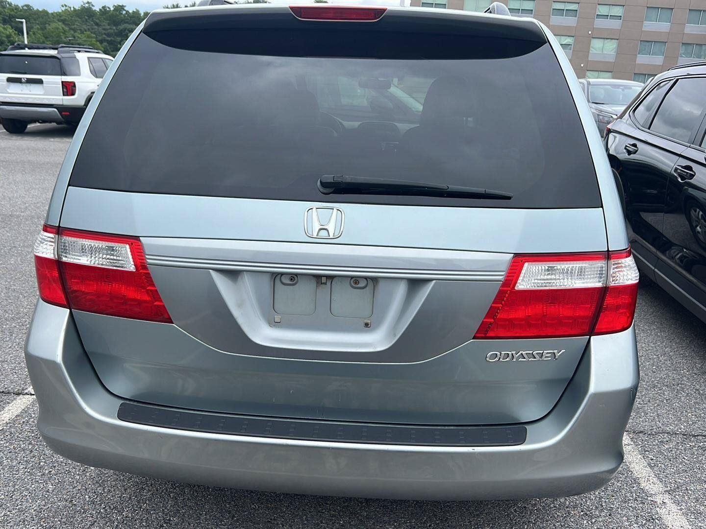 Used 2005  Honda EX-L image 4