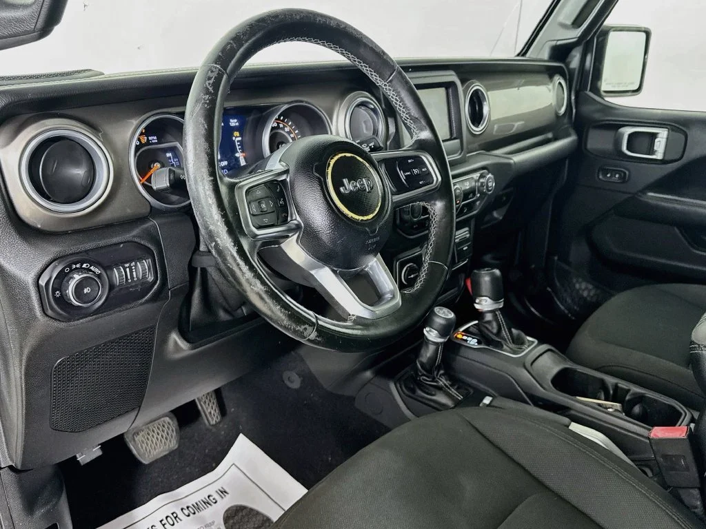 Used 2018 Granite Crystal Metallic Clearcoat Jeep Unlimited Sahara image 11