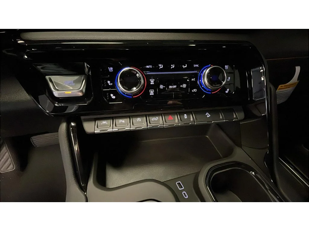 Used 2025 Summit White GMC AT4 image 13