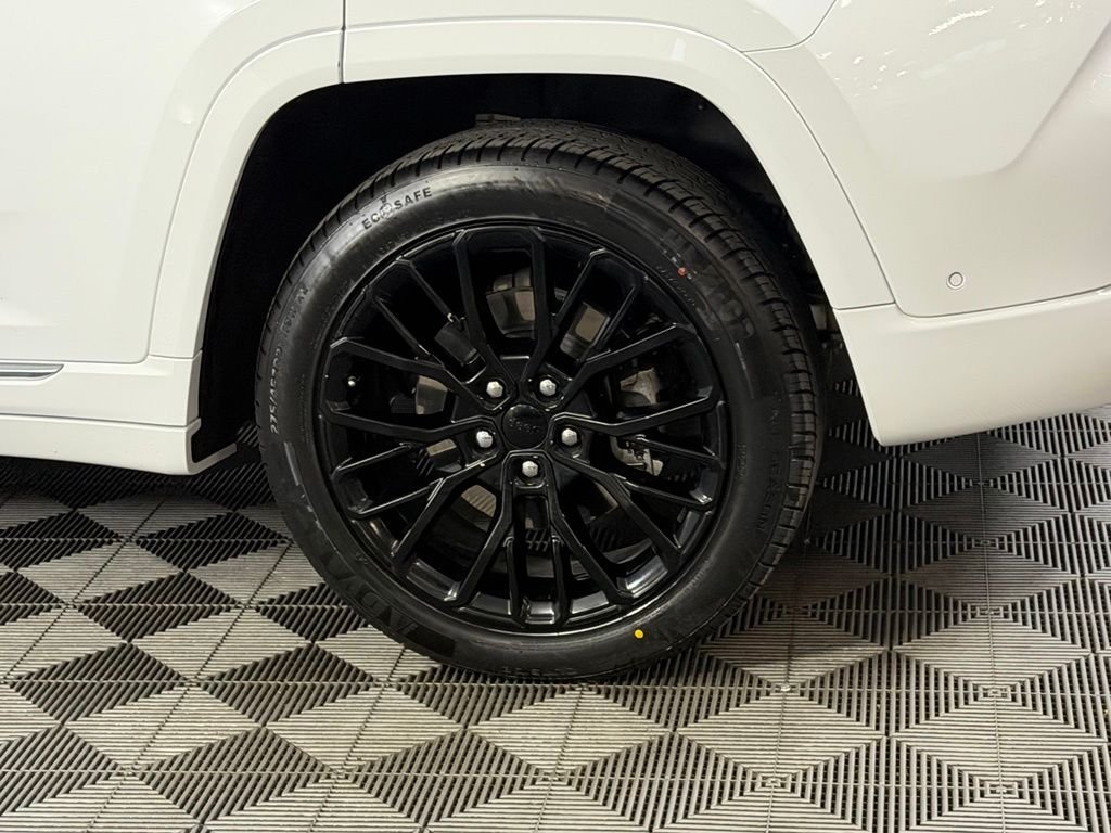 Certified Used 2023 White Jeep Summit 4xe image 8
