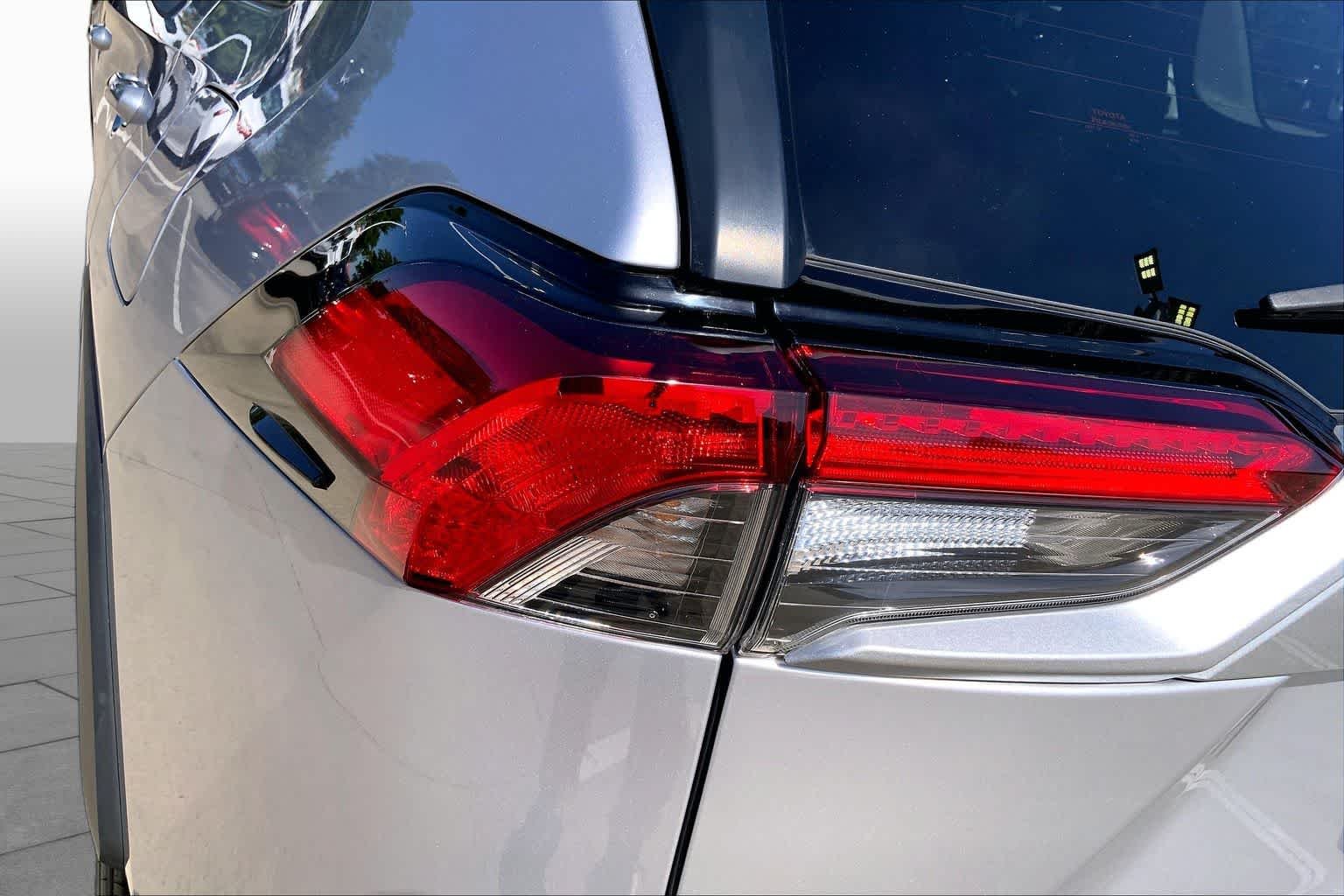 Used 2024 Silver Sky Metallic Toyota XLE Premium image 27
