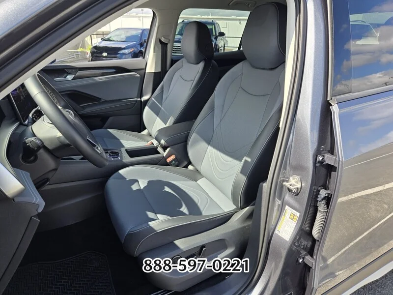 Used 2025 Pyrite Silver Metallic Volkswagen 2.0T SE image 9