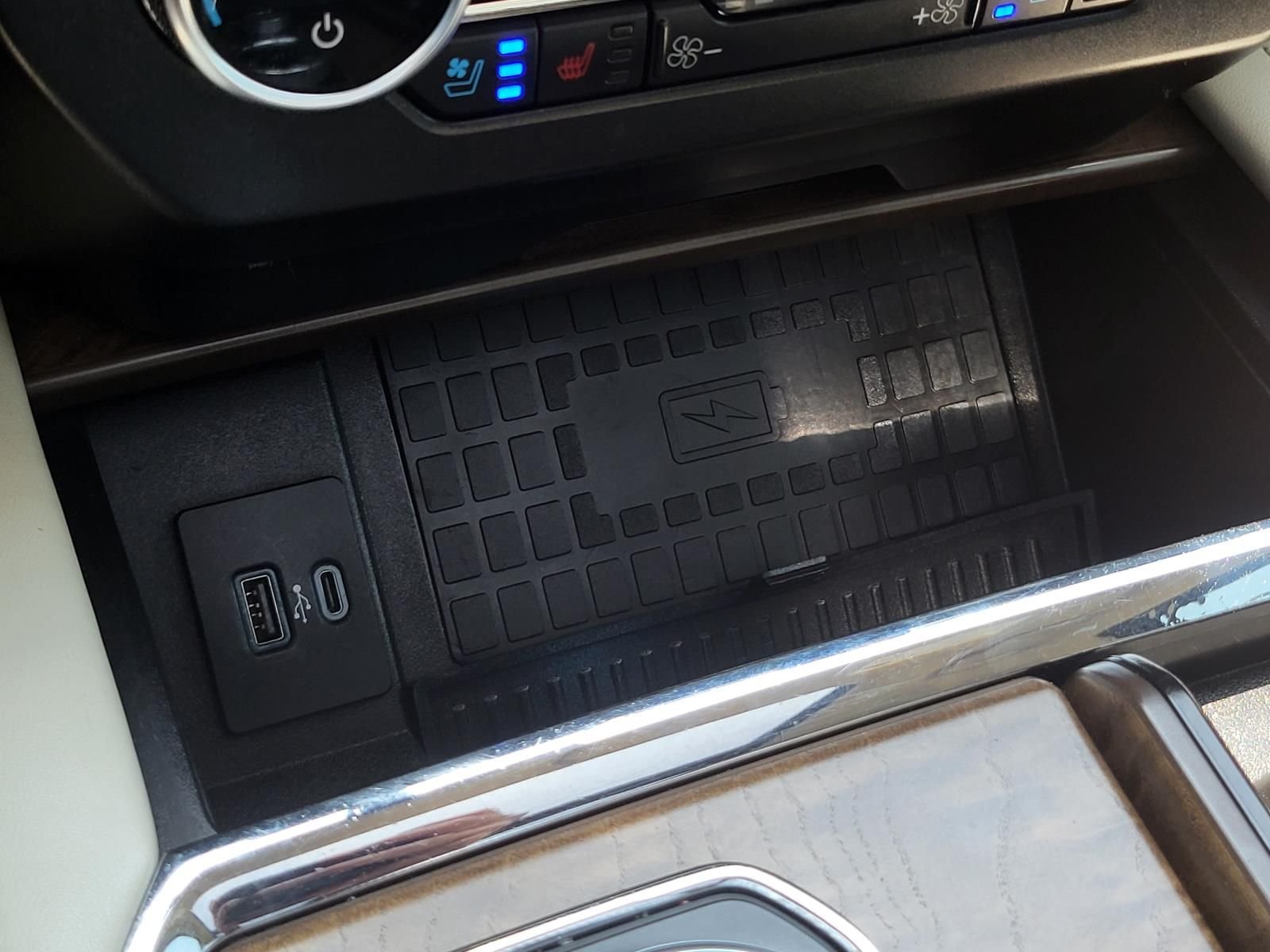 Used 2020 Desert Gold Metallic Ford Platinum image 34