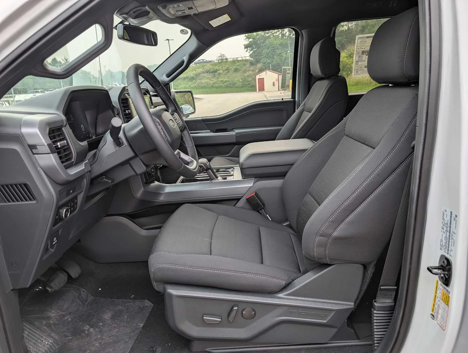 New 2026 Oxford White Ford XLT image 4
