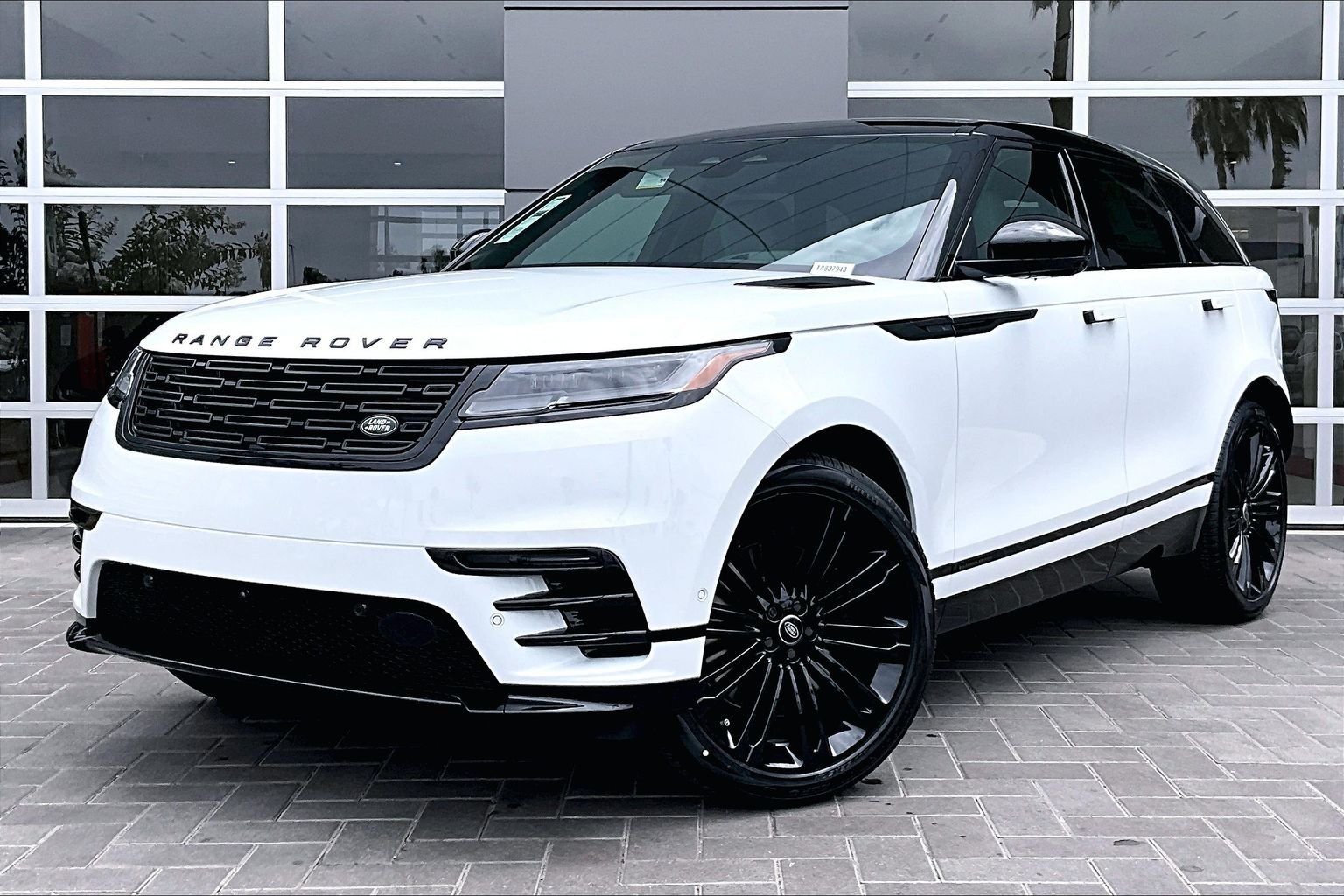 New 2026 Fuji White Land Rover P250 Belgravia Edition image 1