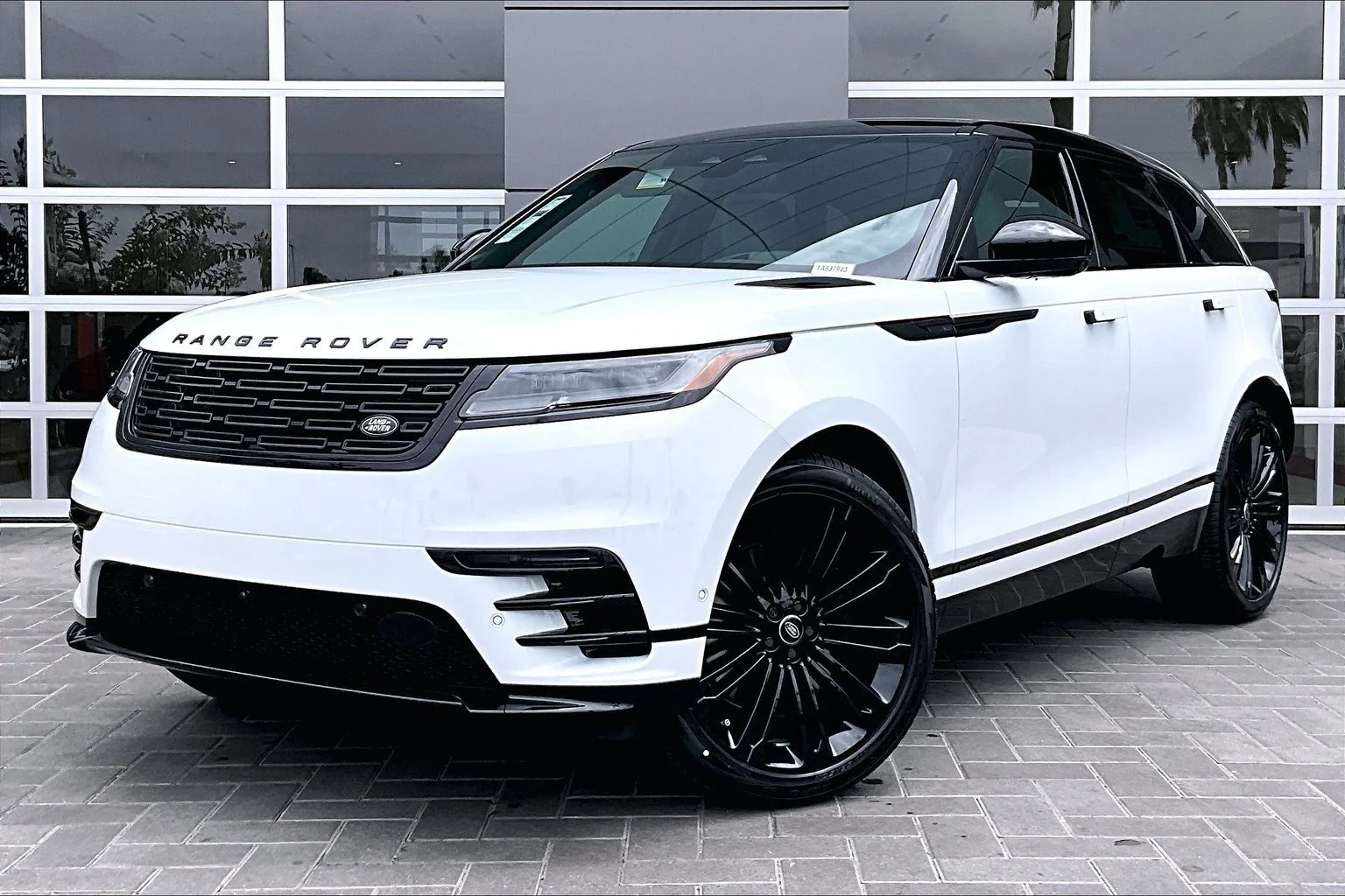 New 2026 Fuji White Land Rover P250 Belgravia Edition image 1
