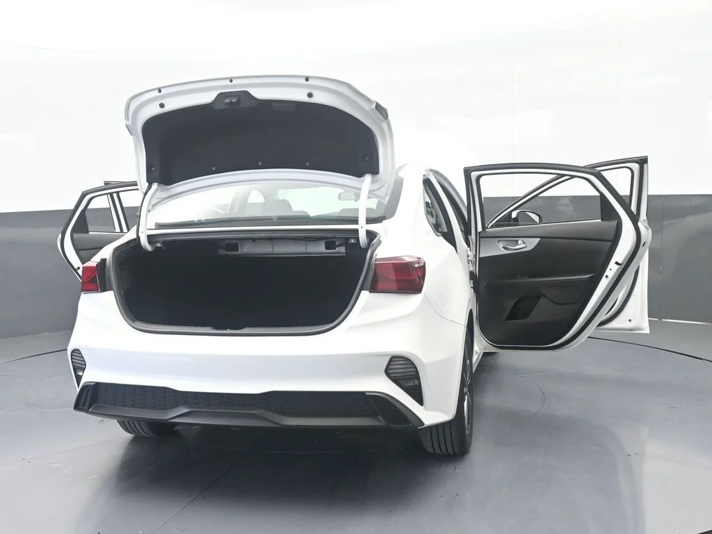 Used 2023 Snow White Pearl Kia LXS image 67