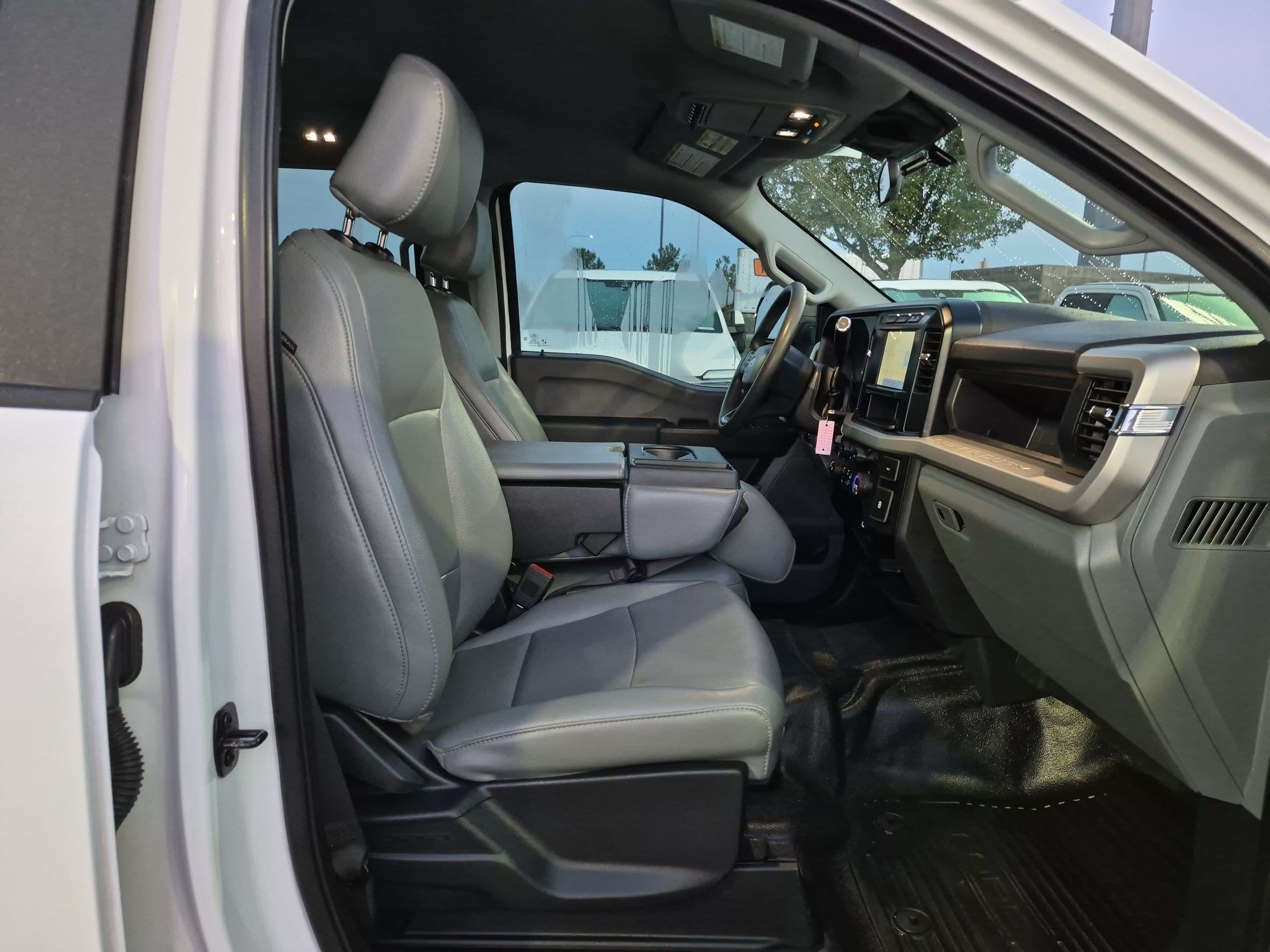 Used 2024 Oxford White Ford XL image 29