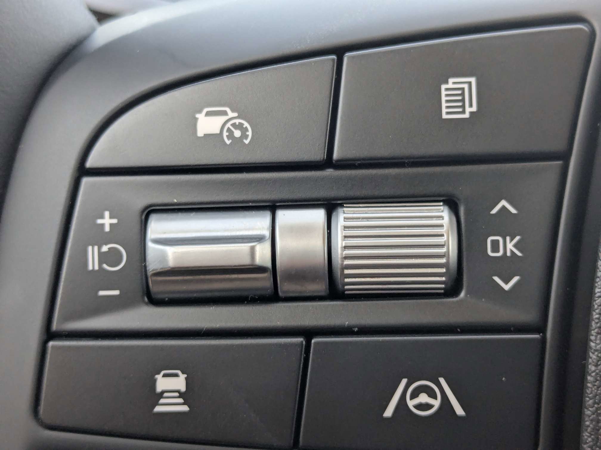 New 2026 Glacial White Pearl Kia LX image 31