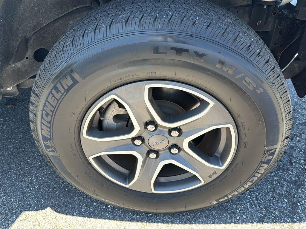 Used 2021 Bright White Clearcoat Jeep Unlimited Sport S image 14