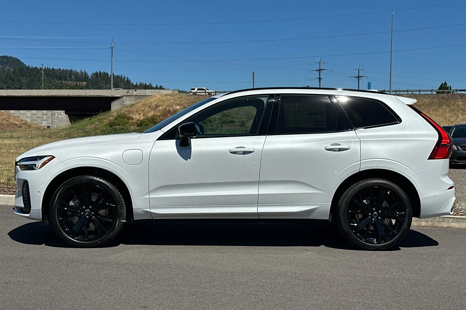 New 2026 Crystal White Volvo Ultra image 6