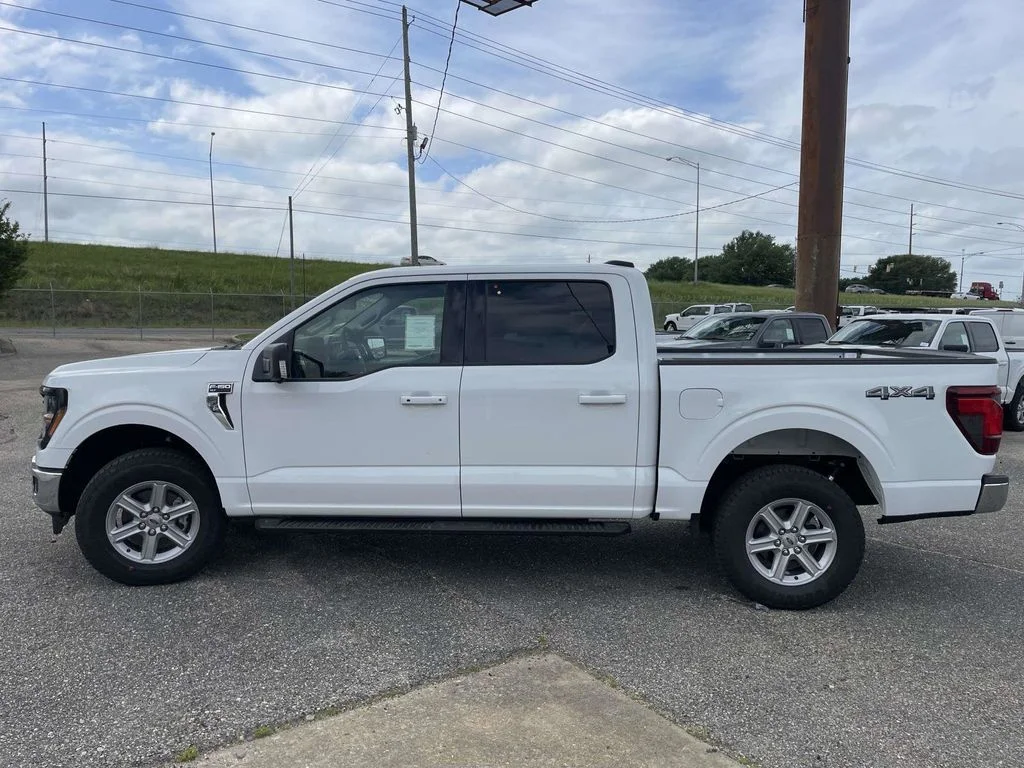 New 2026 Oxford White Ford XLT image 6