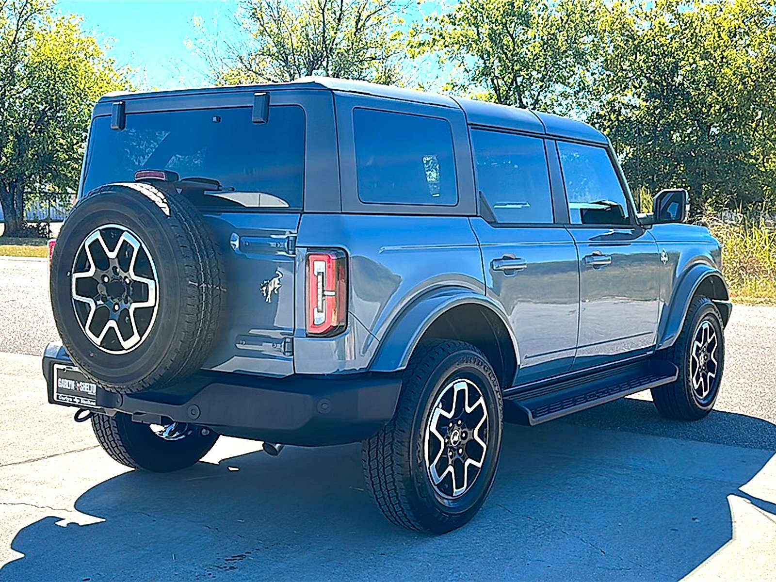 Used 2025 Azure Gray Metallic Tri-Coat Ford Outer Banks image 8