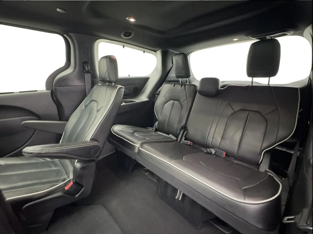 Used 2025 Black Chrysler Limited image 25