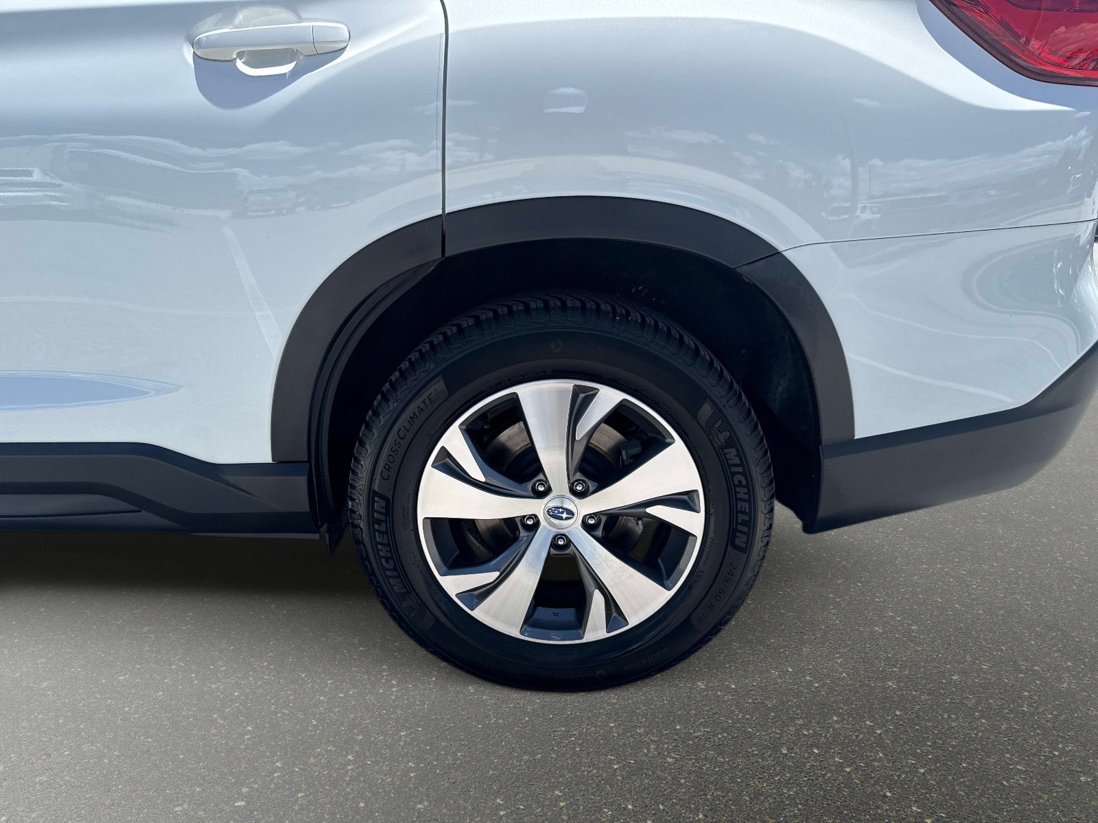 Used 2022 Crystal White Pearl Subaru Premium image 10