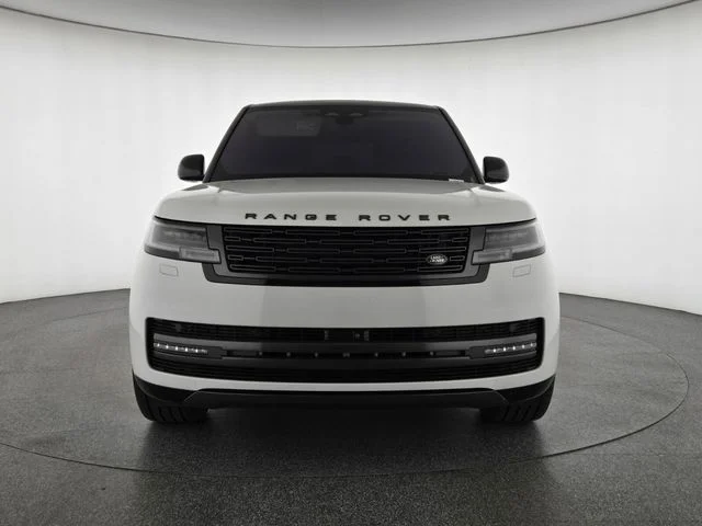 Used 2023 White Land Rover SE image 8