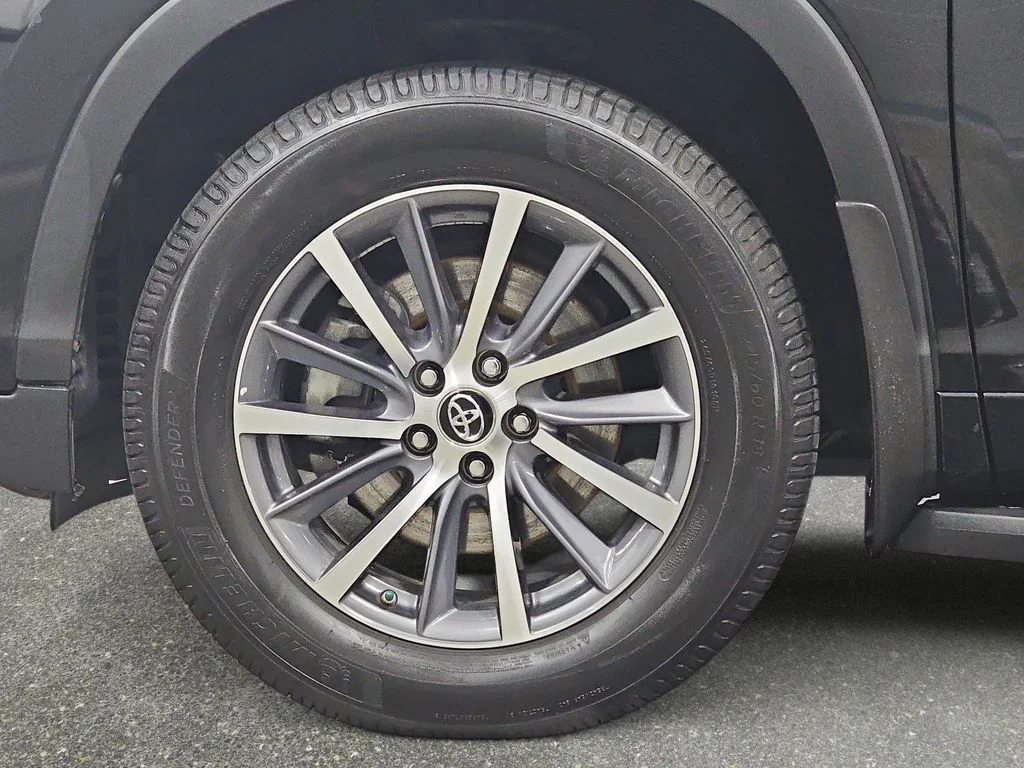 Used 2017 Black Toyota XLE image 34