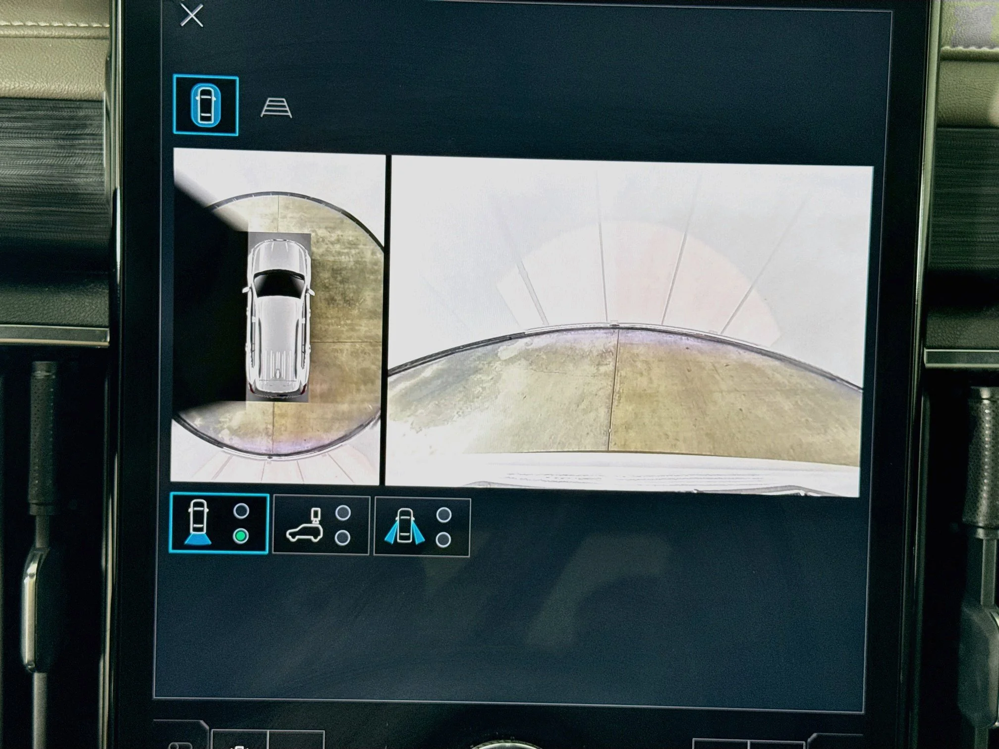 Used 2024 Summit White GMC Elevation image 16