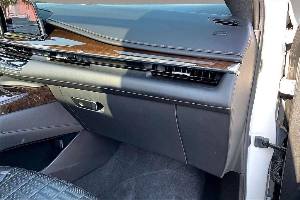 Used 2021 White Cadillac Sport Platinum image 16
