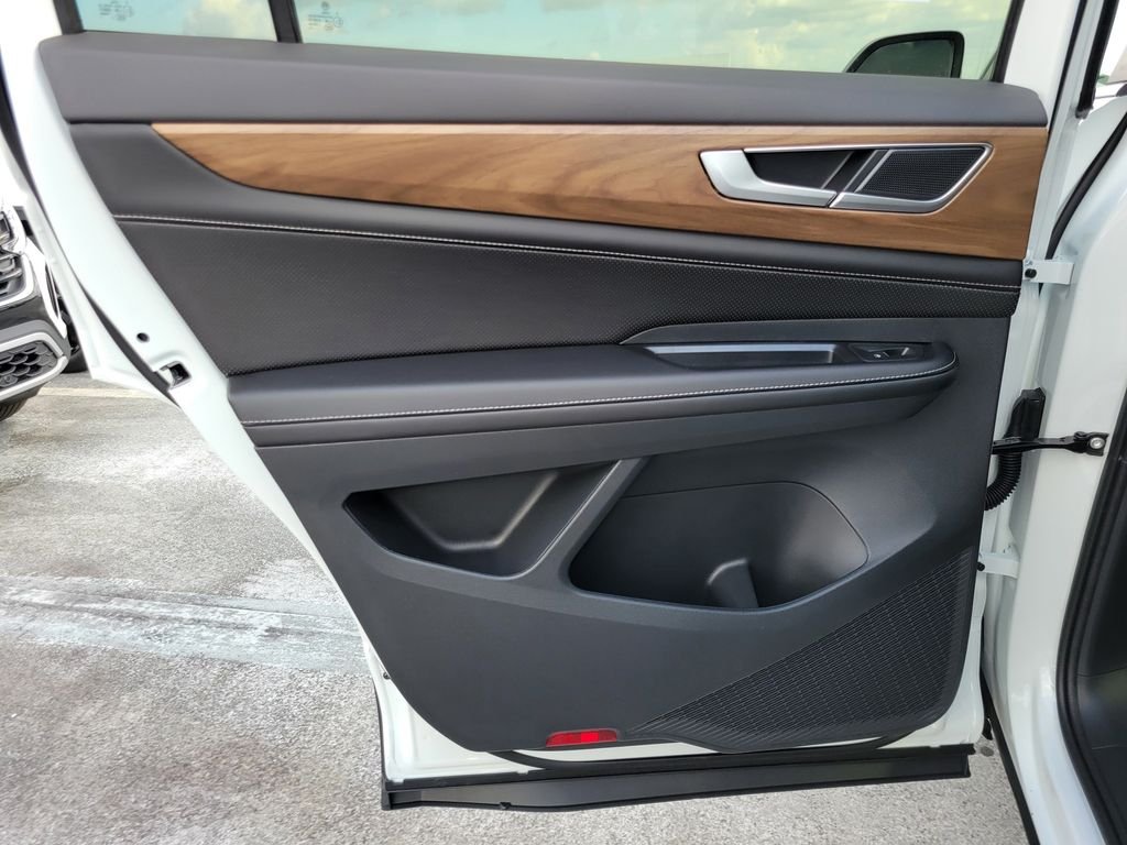 New 2026 White/off-white Volkswagen 2.0T SE image 9