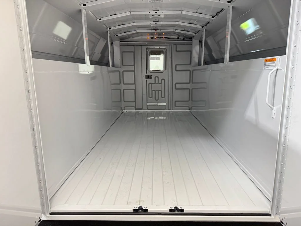 New 2026 Summit White Chevrolet 1WT image 9
