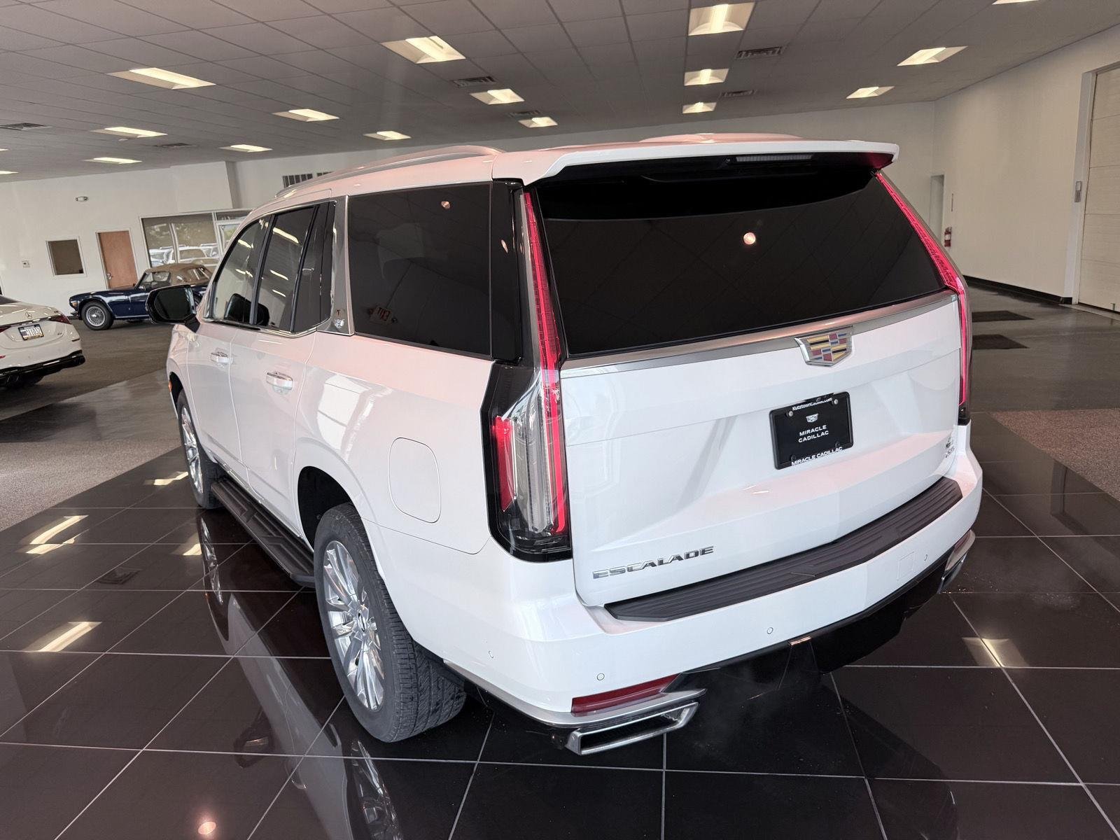 Used 2021 Crystal White Tricoat Cadillac Premium Luxury image 4