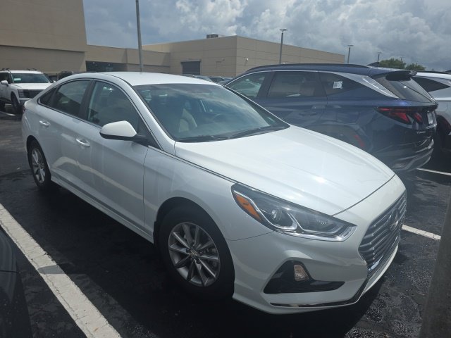 Used 2018 Quartz White Pearl Hyundai SE image 6