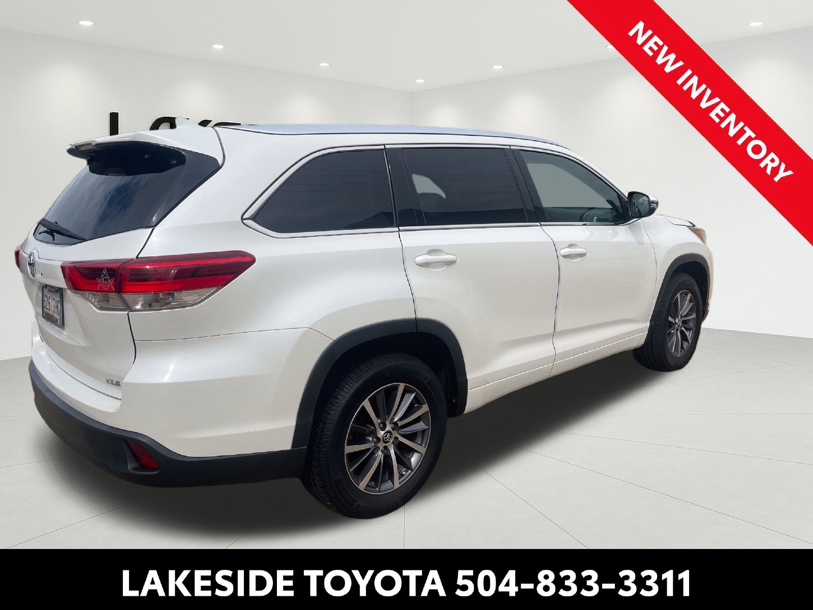 Certified Used 2017 White Toyota XLE image 4