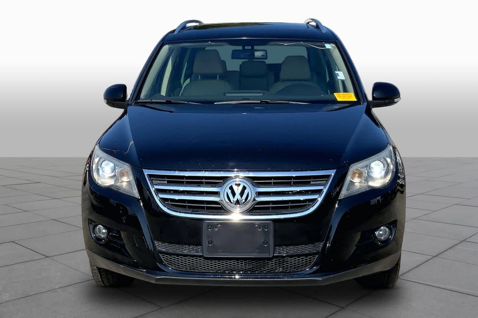 Used 2010  Volkswagen SE image 3