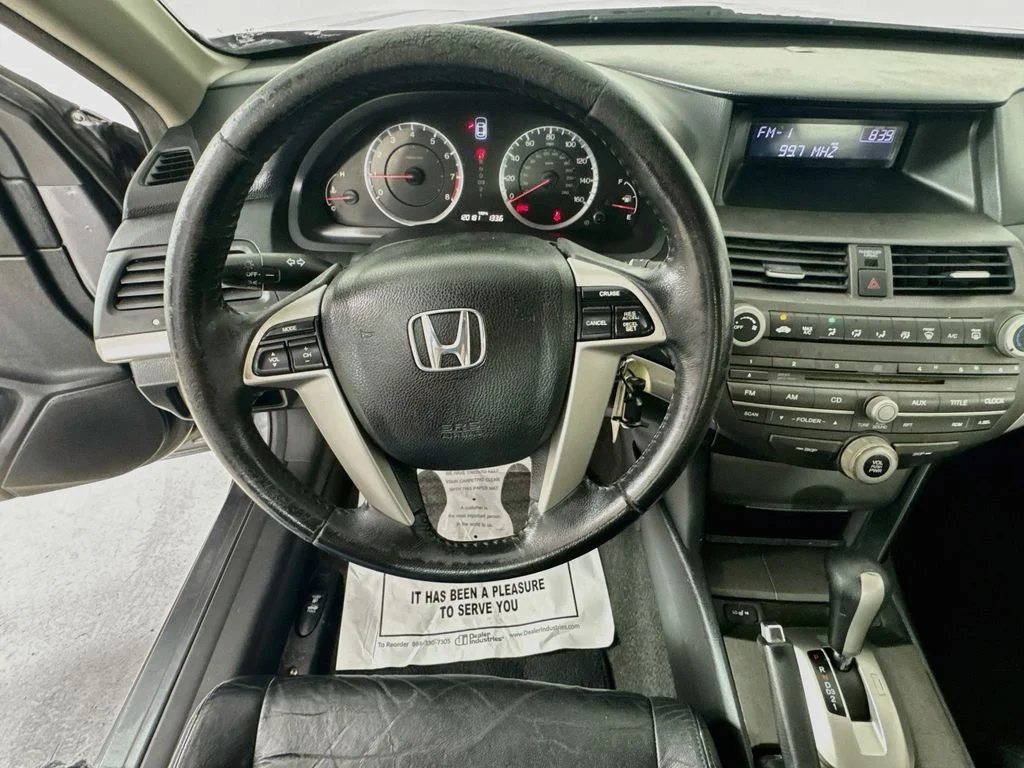 Used 2011 Polished Metal Metallic Honda SE image 12
