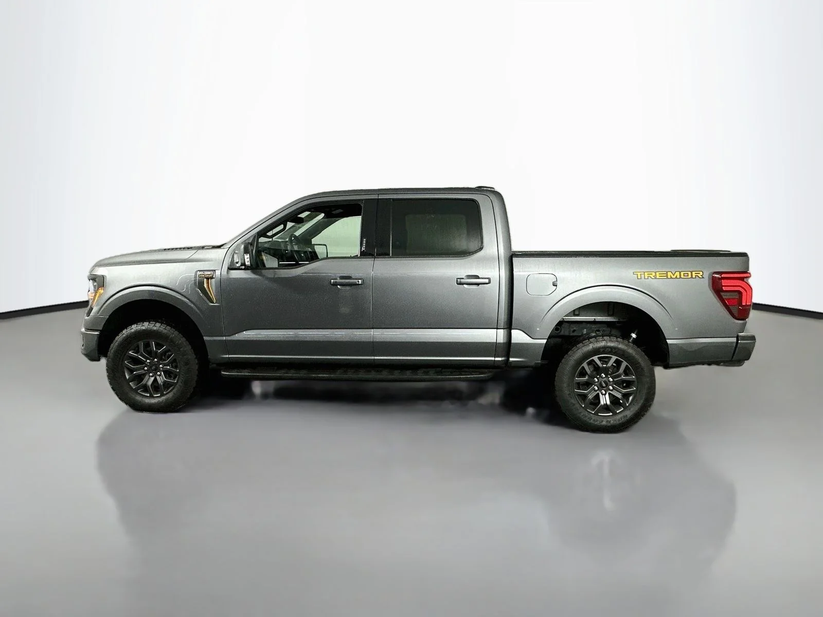 Used 2024 Carbonized Gray Metallic Ford Tremor image 5