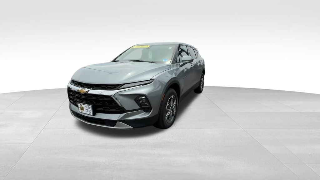 Used 2025 Gray Chevrolet LT image 3