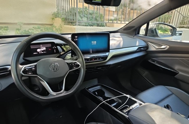 Used 2023 Silver Volkswagen Pro S image 4